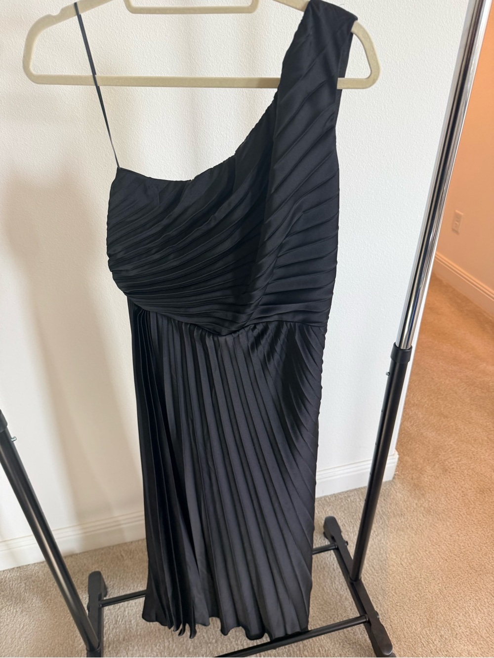 Abercrombie & Fitch Black One-Shoulder Pleated Dress